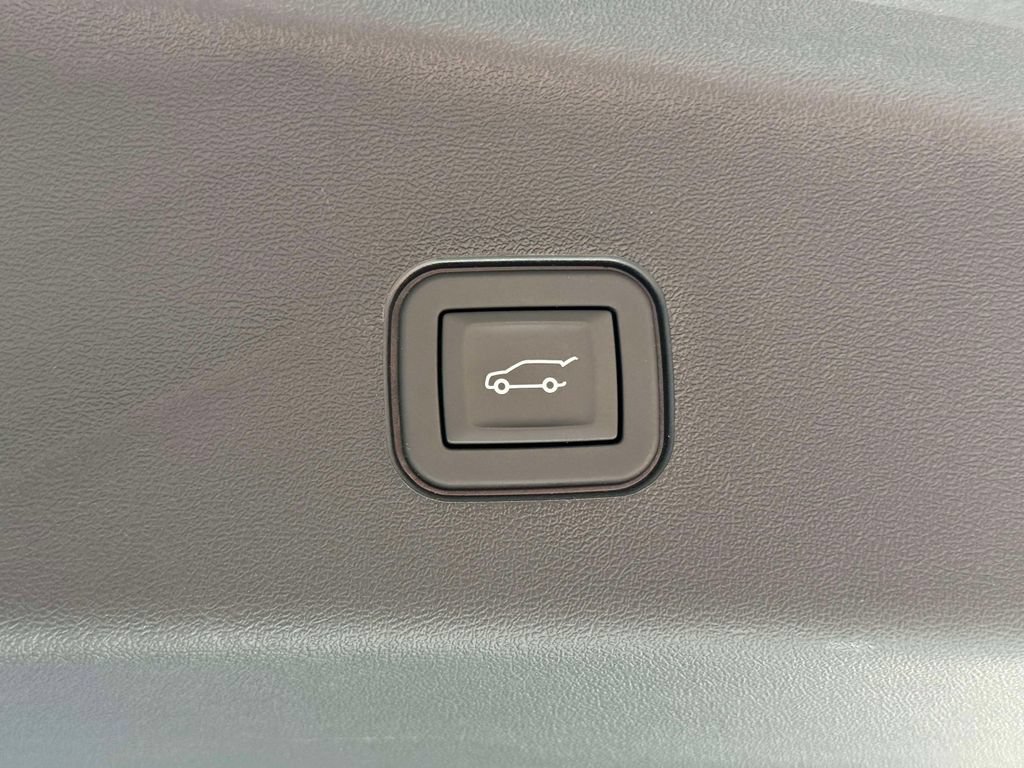 Used 2026 Cadillac Vistiq Luxury AWD/4WD image 19