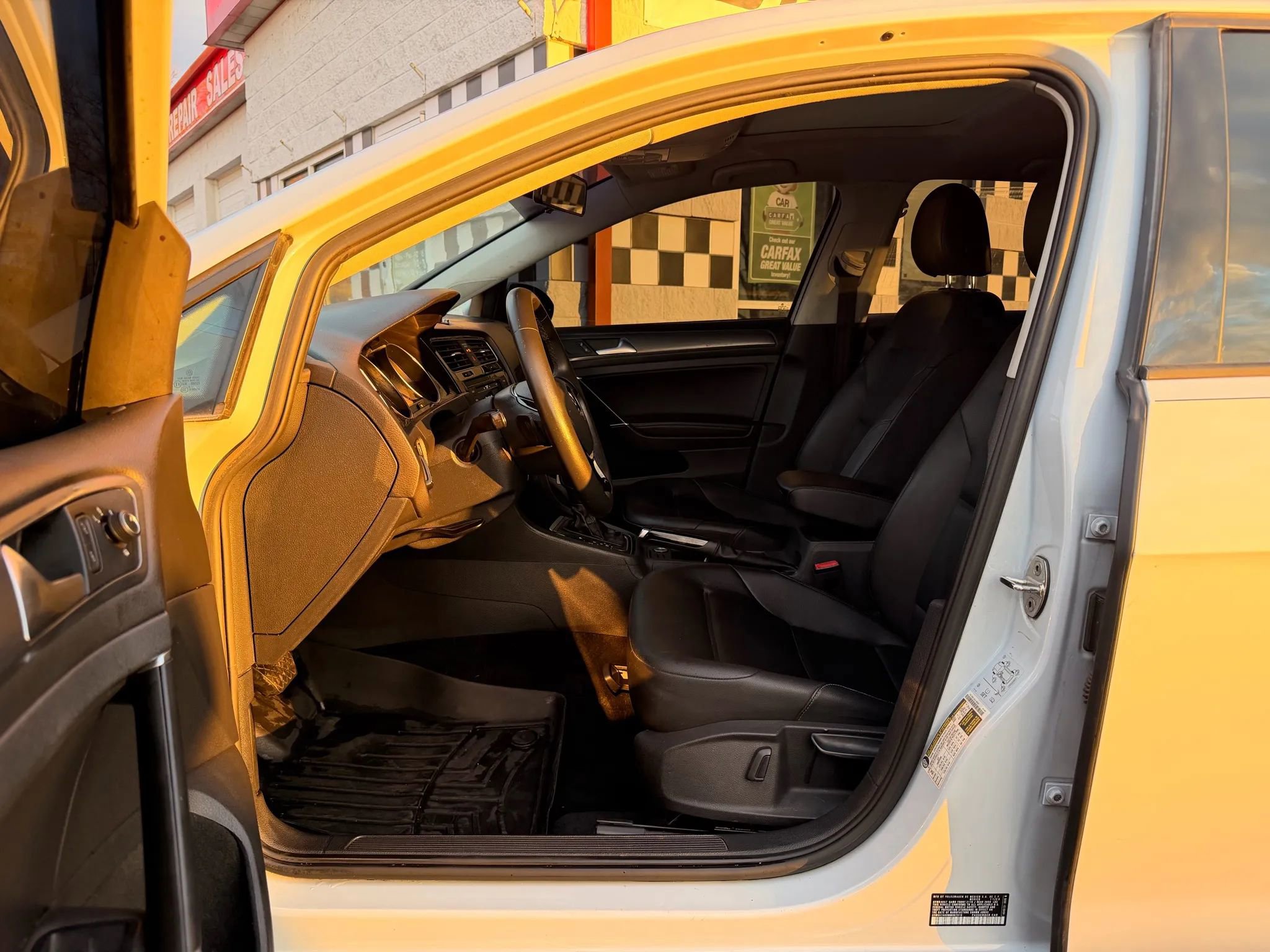 Used 2021 Volkswagen Golf 4-Door image 10