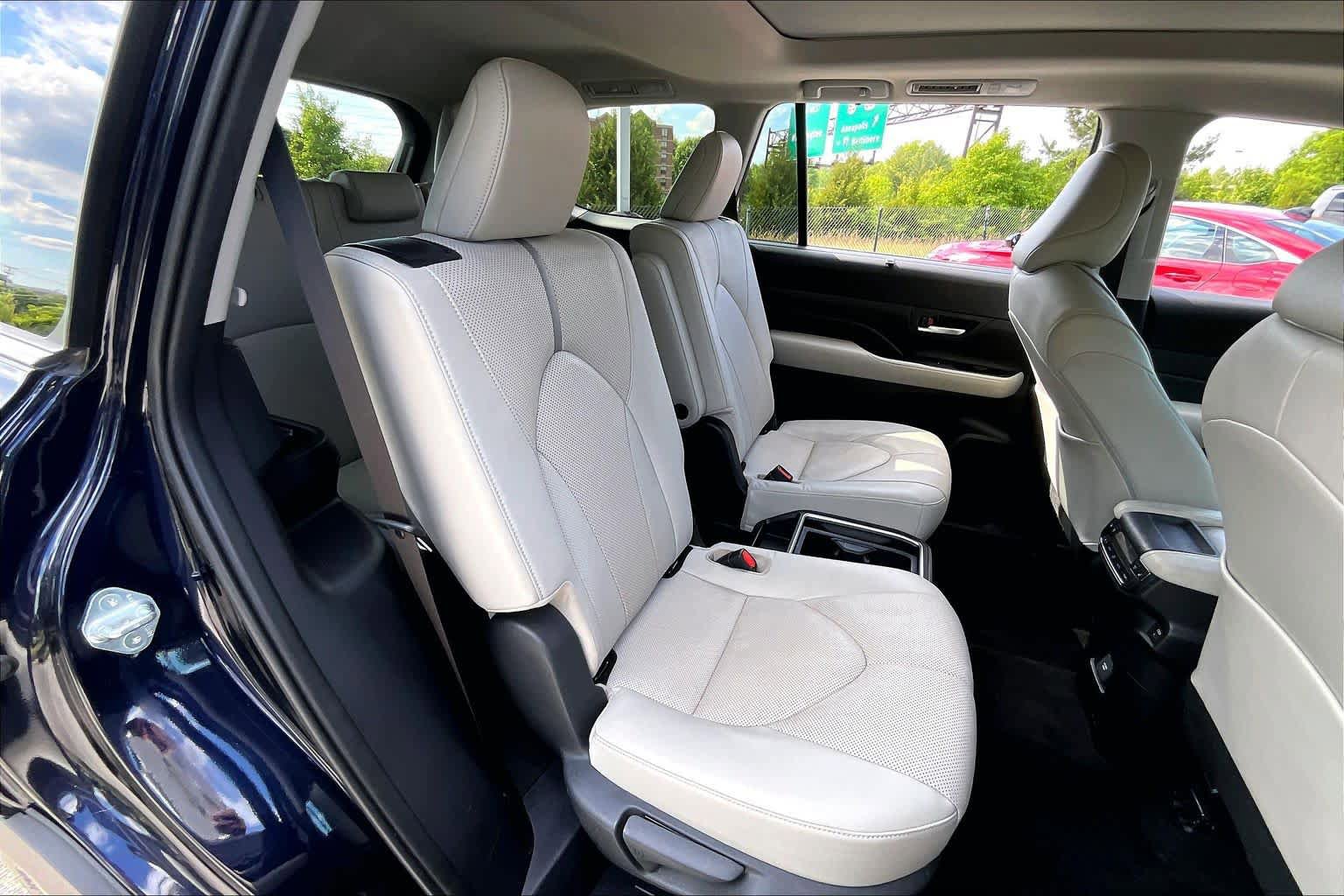 Used 2024 Toyota Grand Highlander AWD image 21
