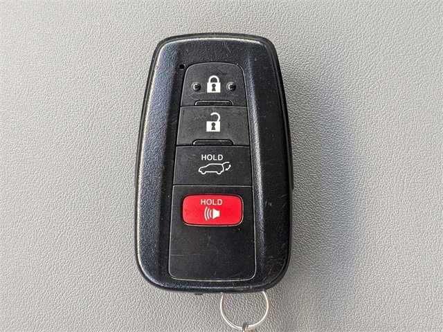 Used 2020 Toyota Highlander XLE image 38