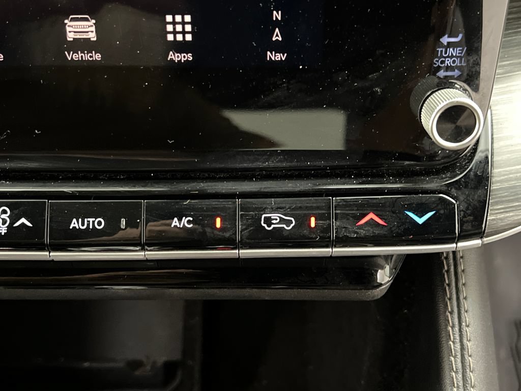 Used 2024 Jeep Wagoneer Series III AWD/4WD image 69