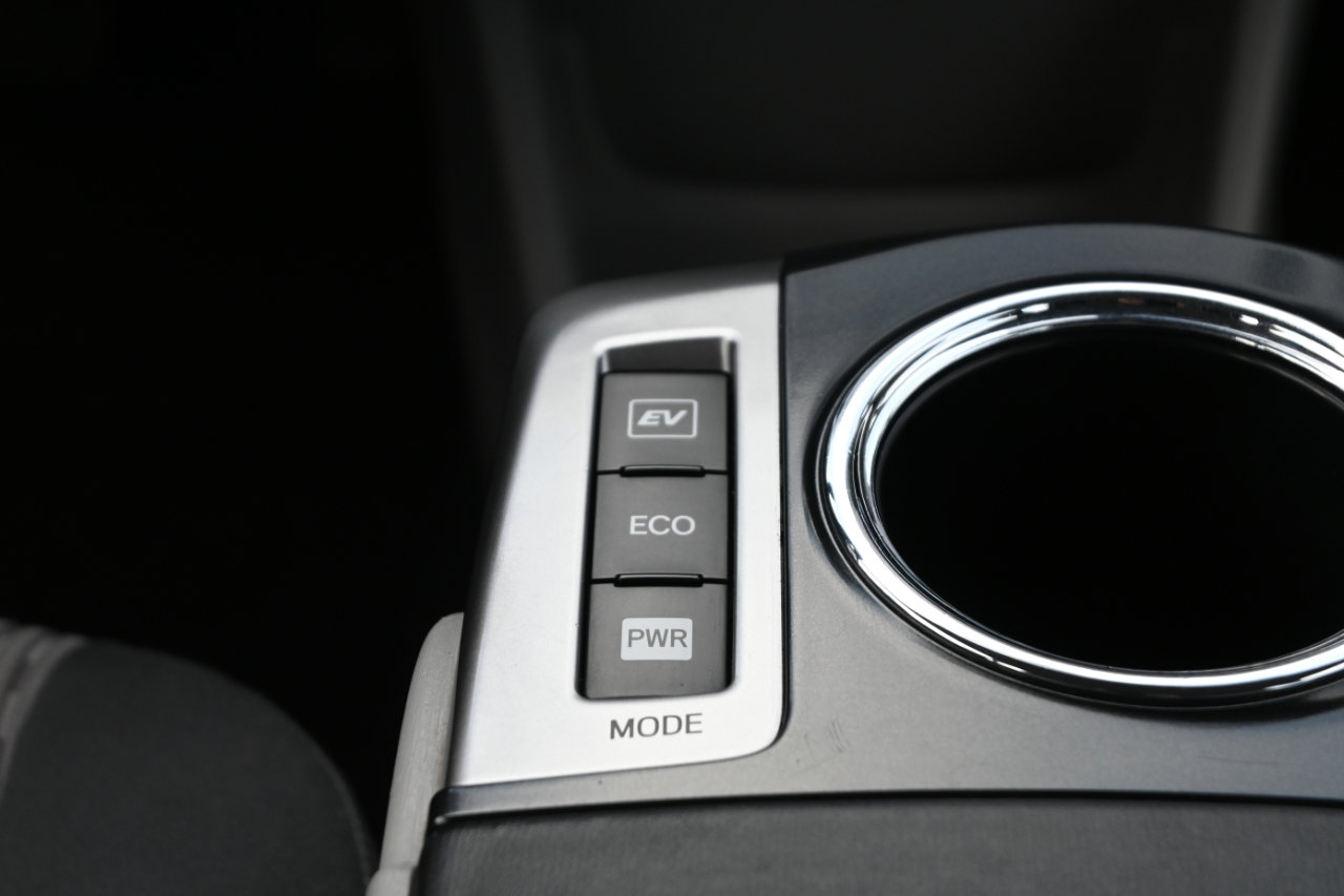 Used 2017 Toyota Prius V Three image 25