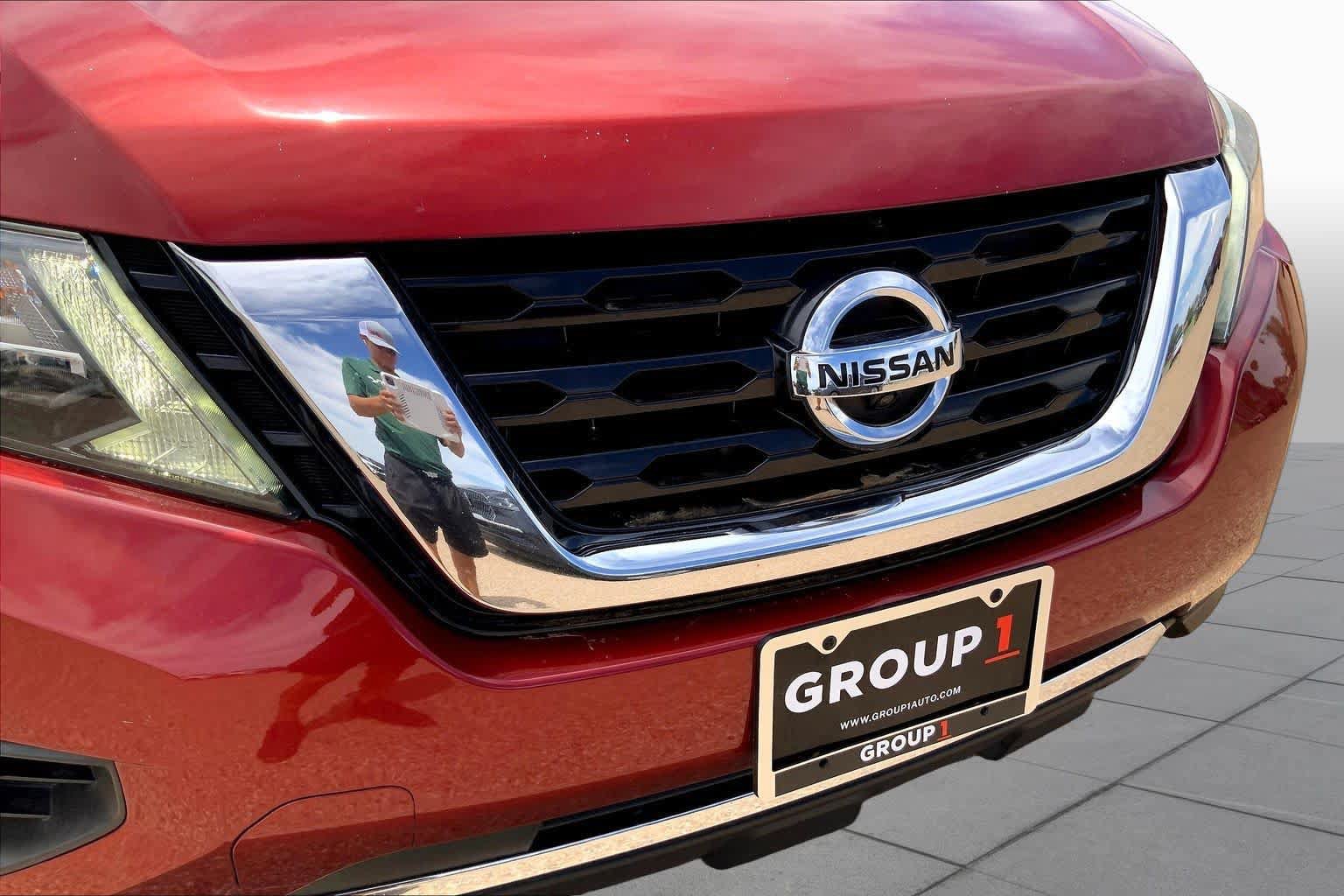 Used 2017 Nissan Pathfinder Platinum FWD image 37