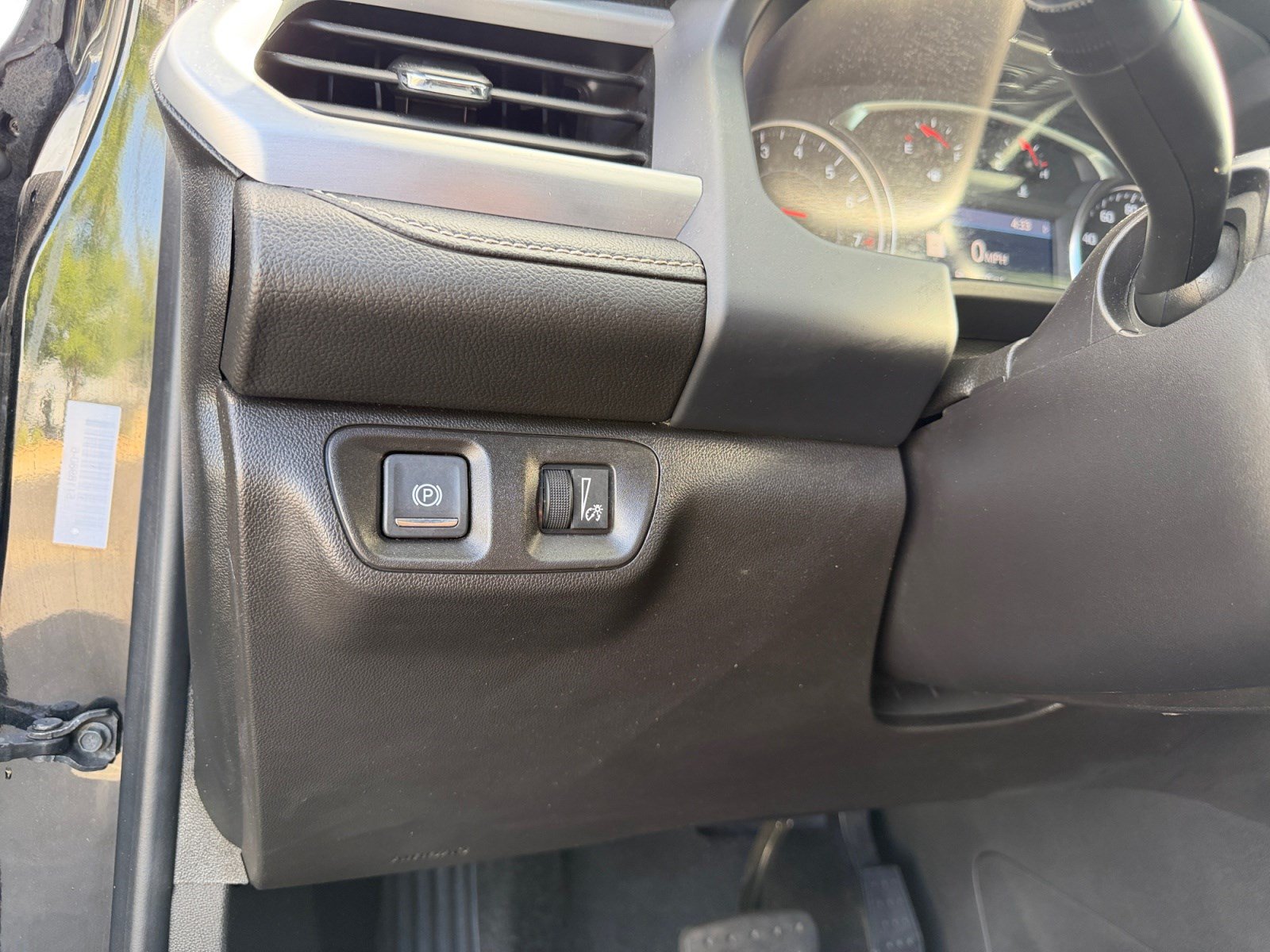 Used 2023 GMC Acadia SLT AWD/4WD image 11