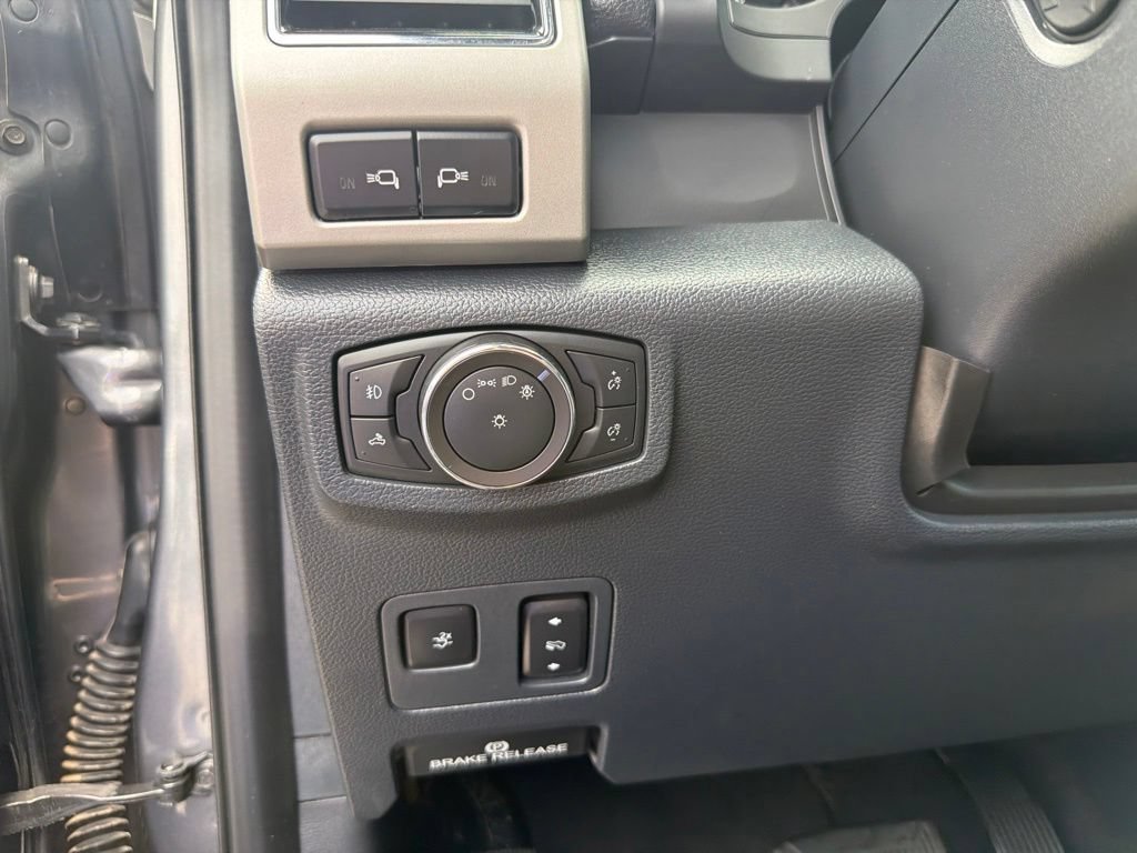 Used 2022 Ford F250 Lariat w/ Black Appearance Package AWD/4WD image 13