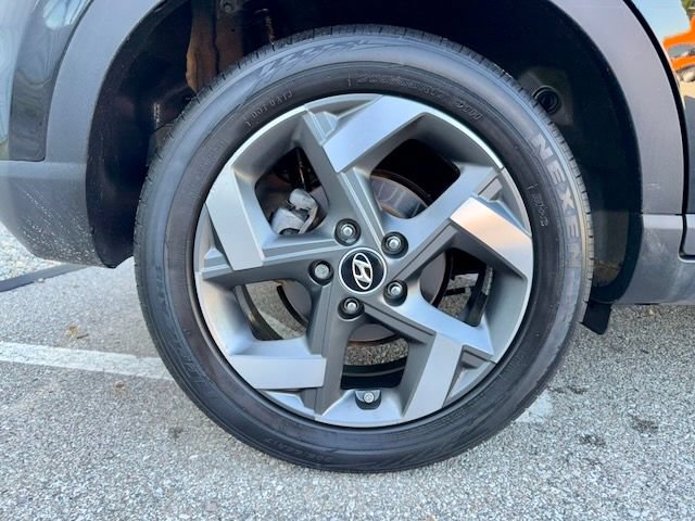 Used 2024 Hyundai Venue SEL FWD image 28