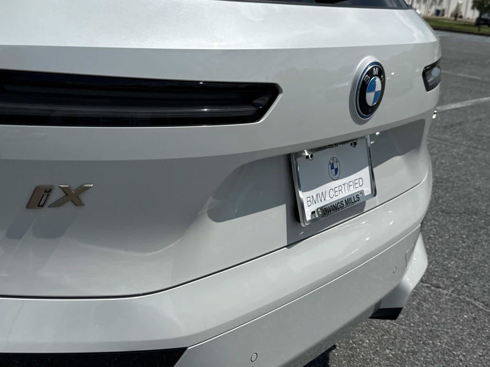 Used 2024 BMW iX xDrive50 w/ Premium Package AWD/4WD image 11