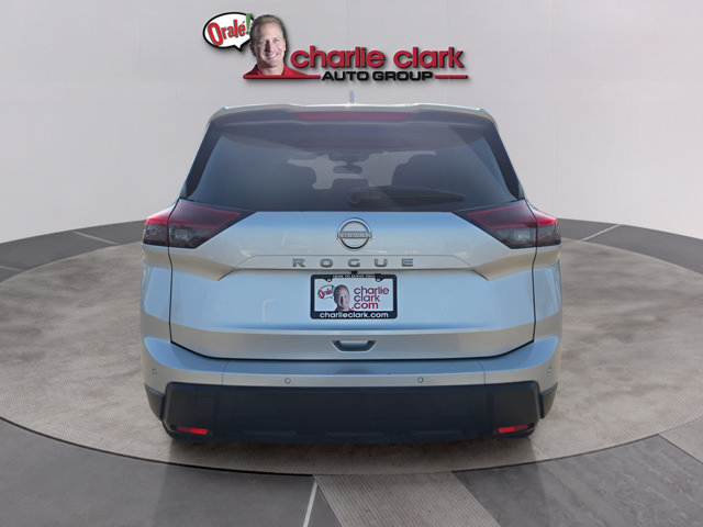 Certified 2025 Nissan Rogue SV FWD image 5