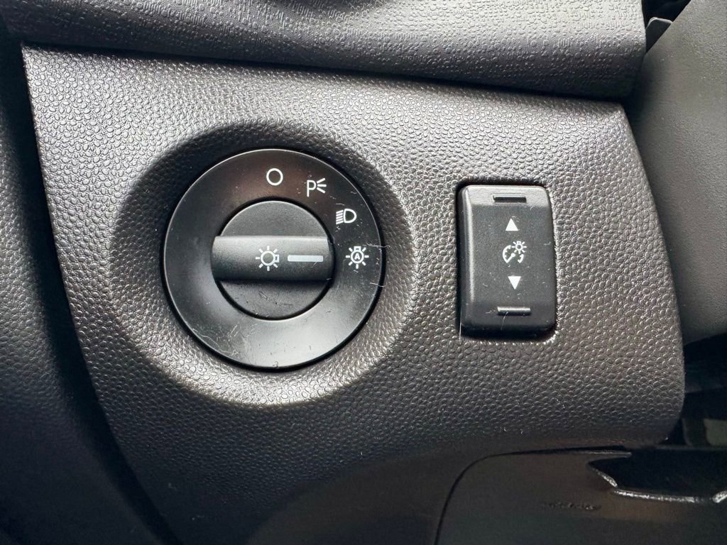 Used 2015 Ford Fiesta SE image 17