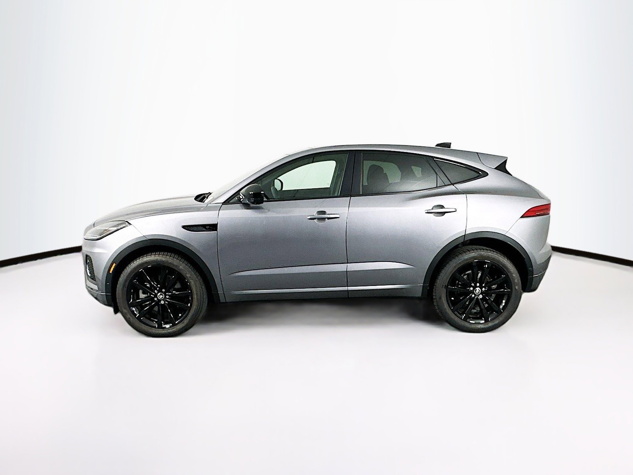 Used 2024 Jaguar E-PACE R-Dynamic SE image 4