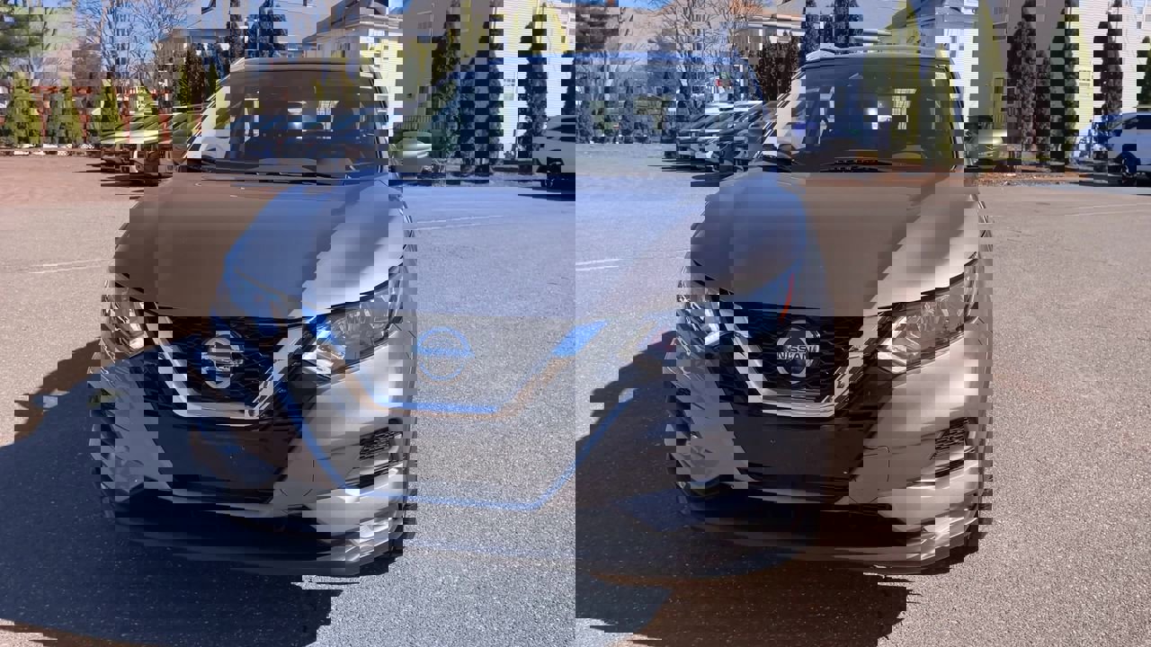 Used 2022 Nissan Rogue Sport SV w/ Technology Package image 3