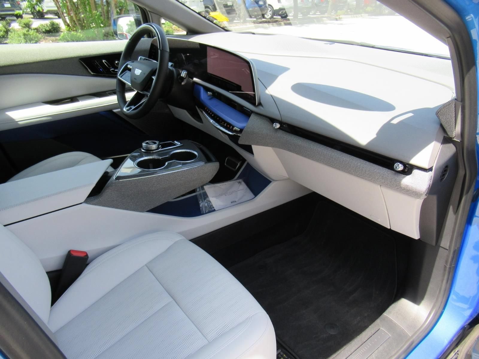 Certified 2025 Cadillac Optiq Luxury 2 AWD/4WD image 12