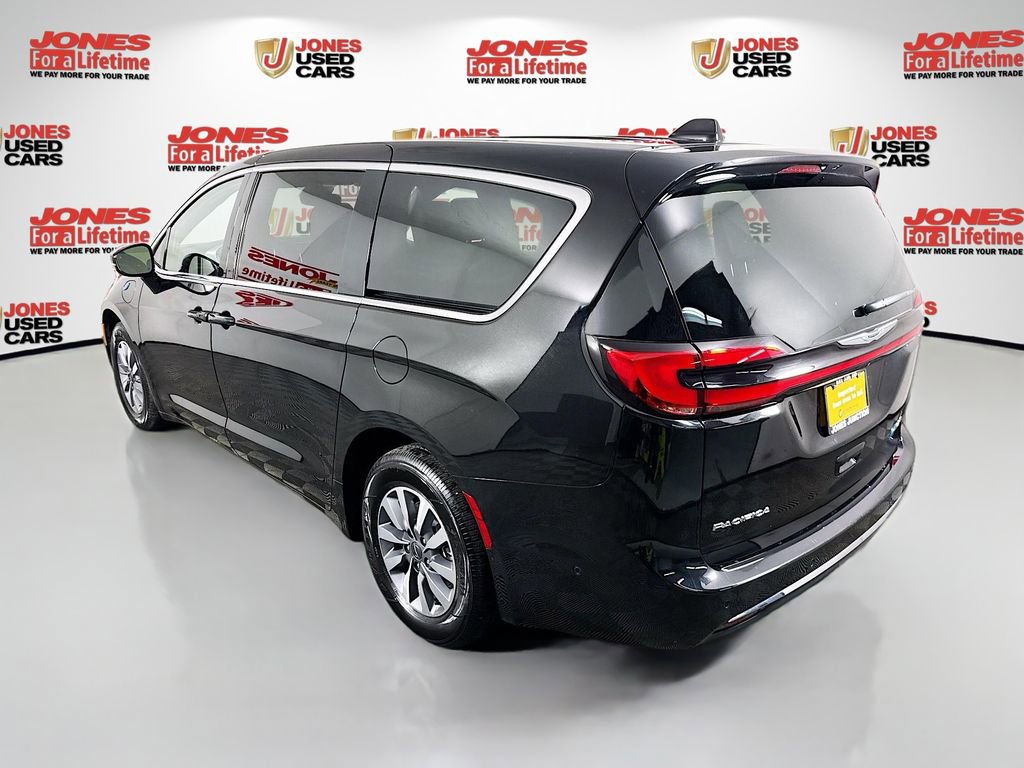 Used 2025 Chrysler Pacifica Select FWD image 2