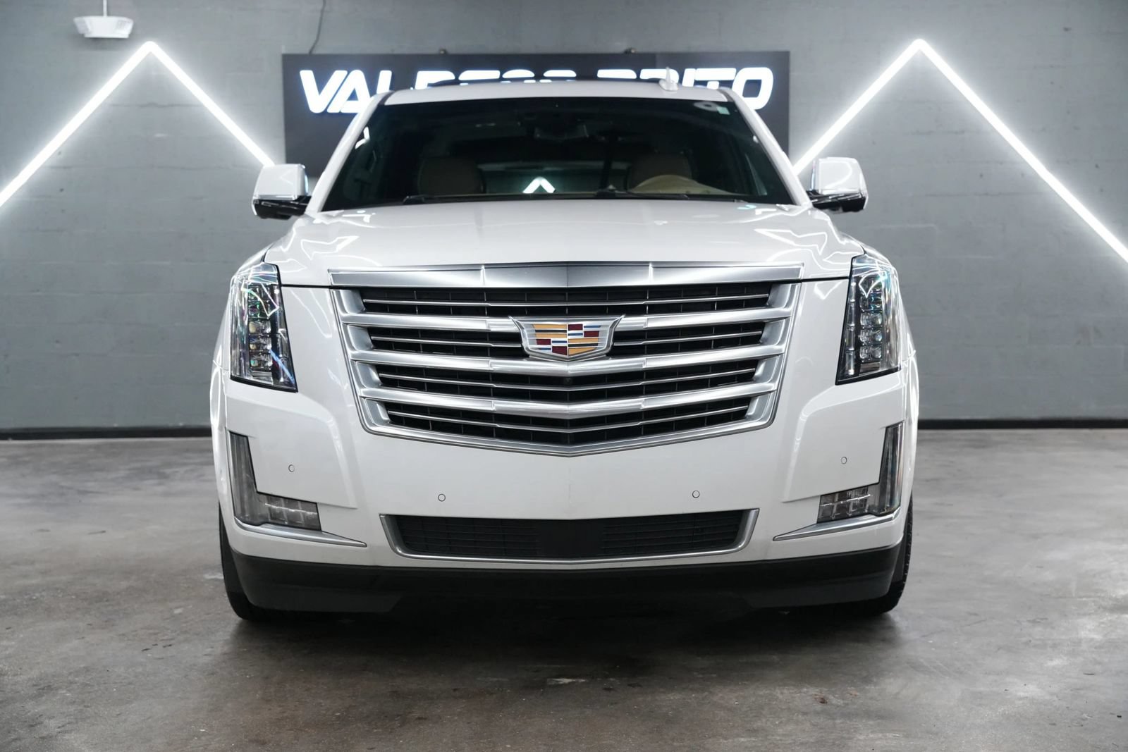 Used 2020 Cadillac Escalade ESV Platinum RWD image 4