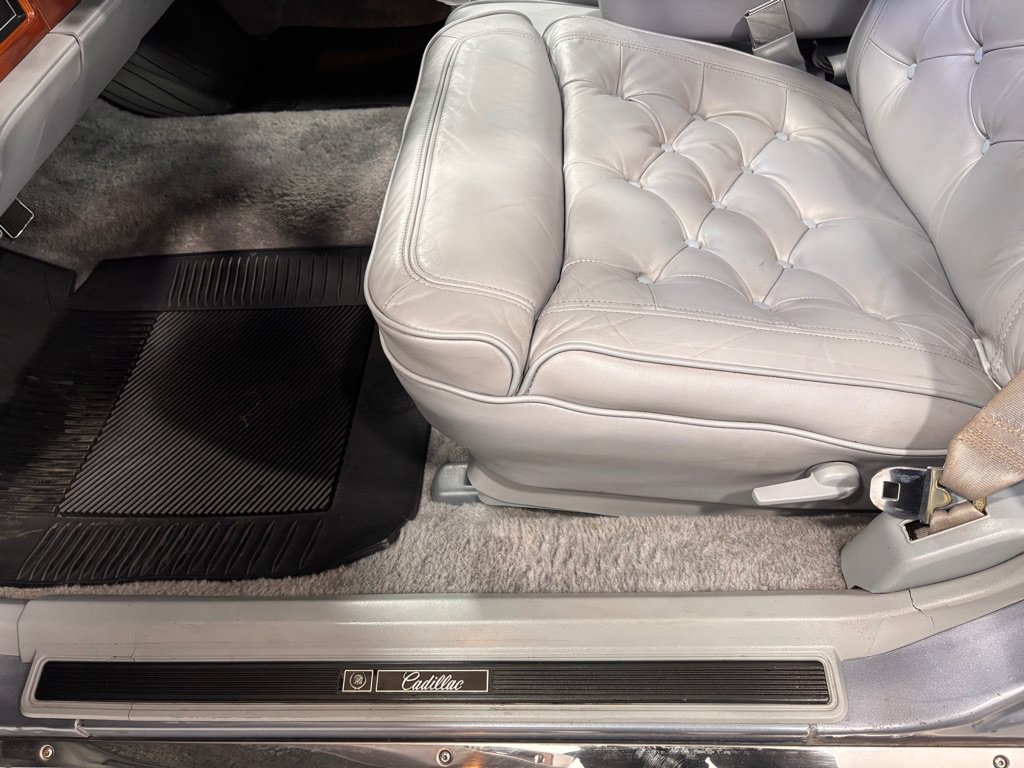 Used 1990 Cadillac Fleetwood Sedan FWD image 11