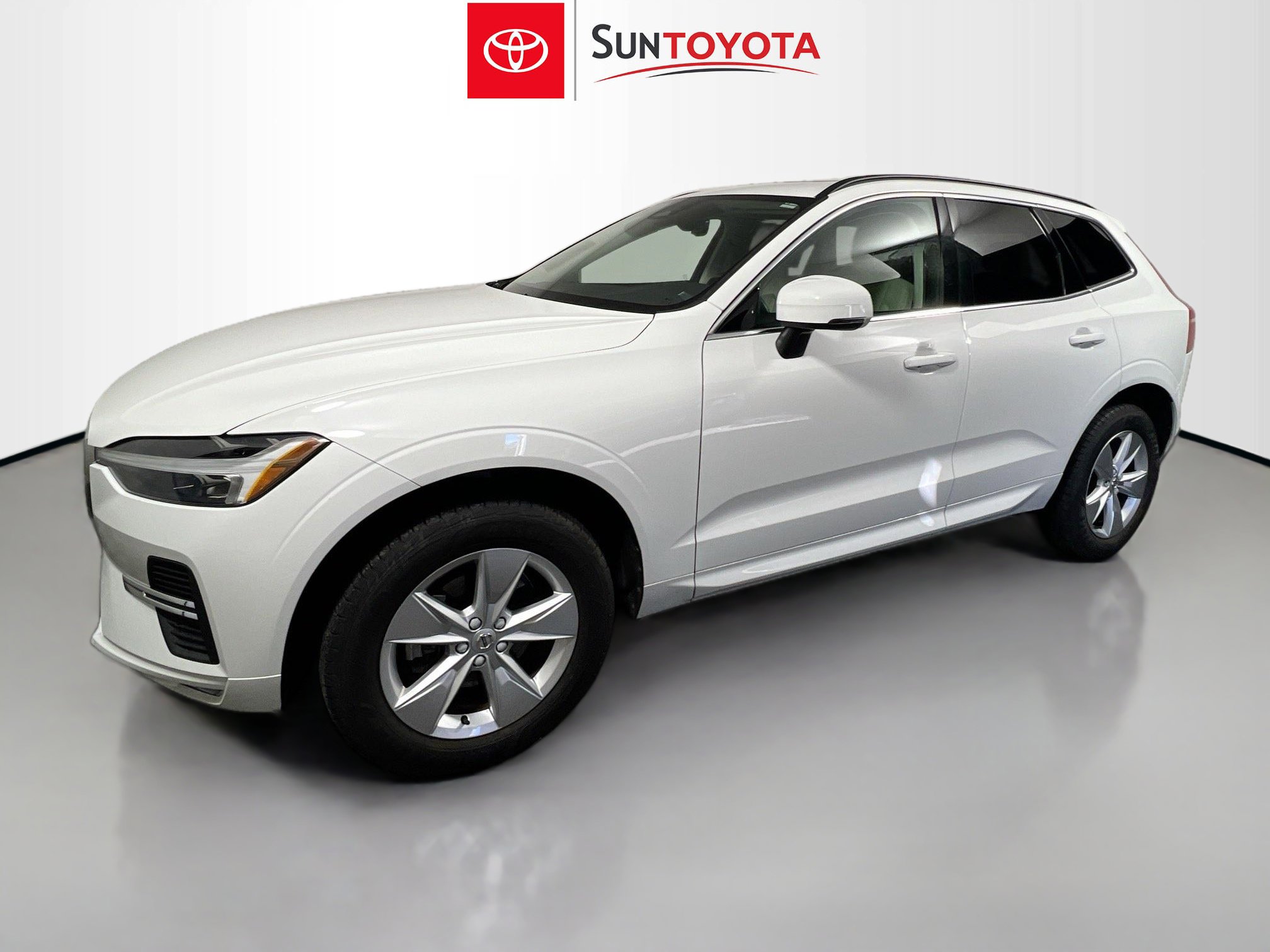 Used 2022 Volvo XC60 B5 Momentum image 9