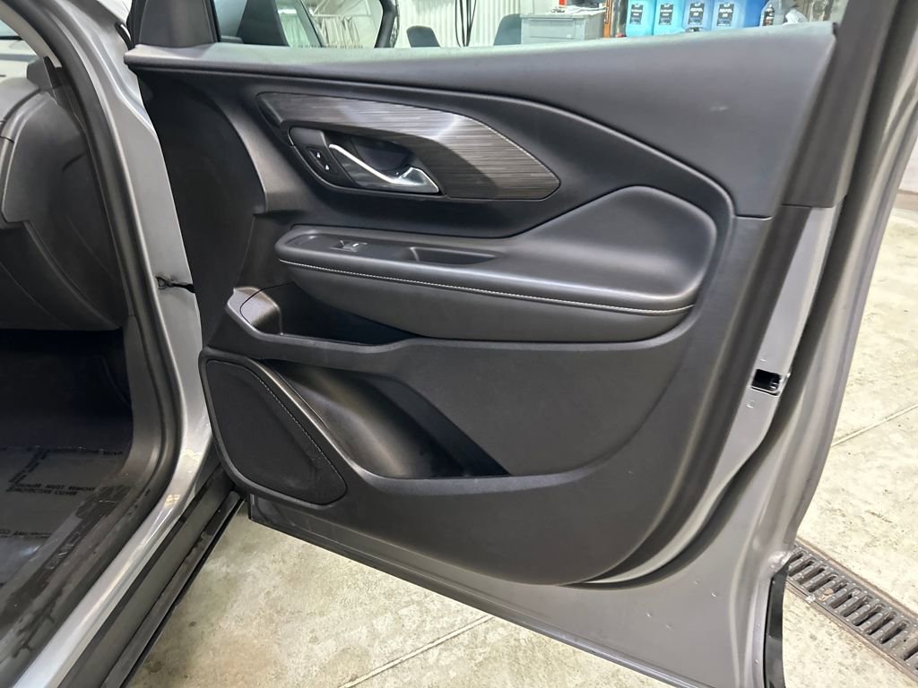 Used 2024 GMC Terrain SLT image 37