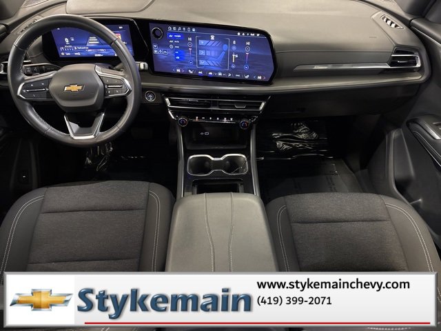 Used 2024 Chevrolet Traverse LT image 3