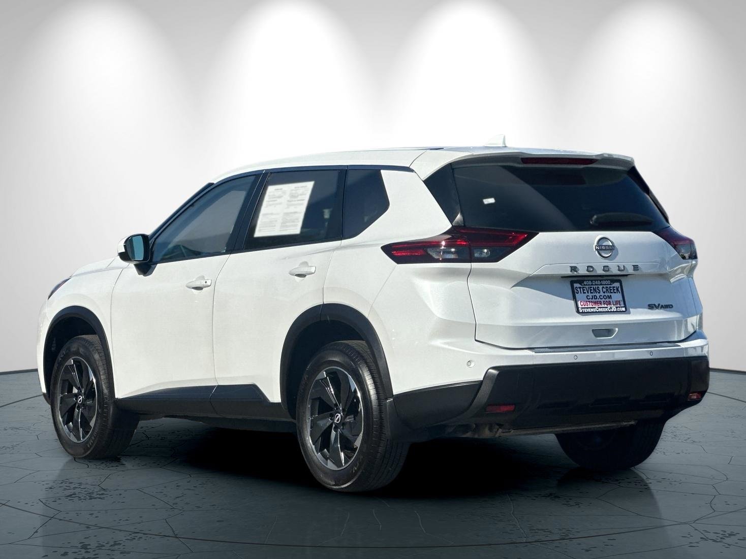 Used 2024 Nissan Rogue SV image 6