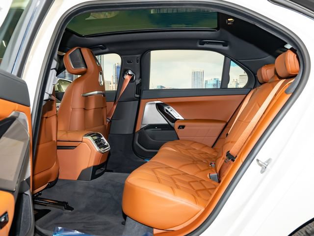 Used 2026 BMW 760i xDrive w/ Premium Package AWD/4WD image 22