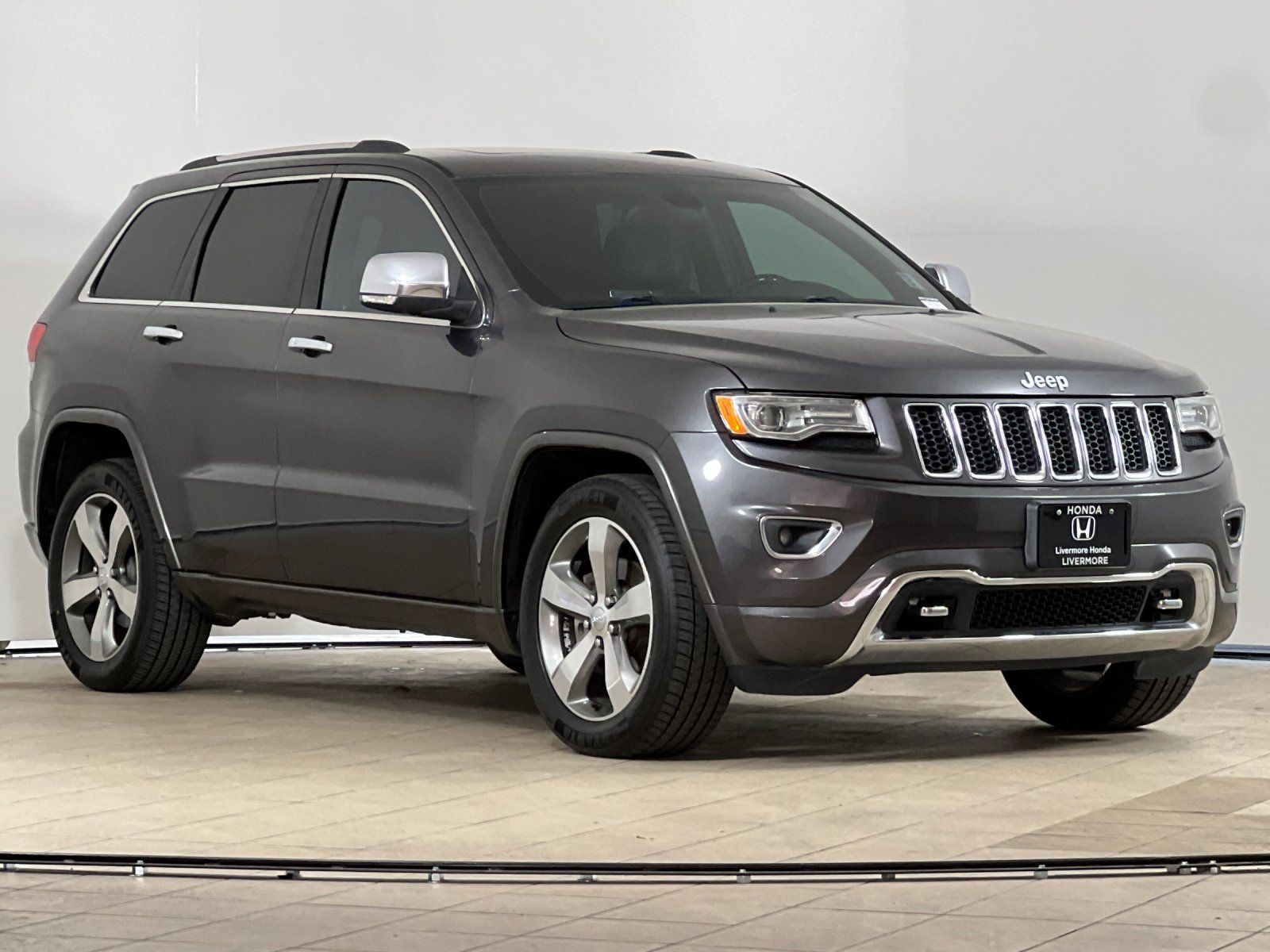 Used 2015 Jeep Grand Cherokee Overland RWD image 8