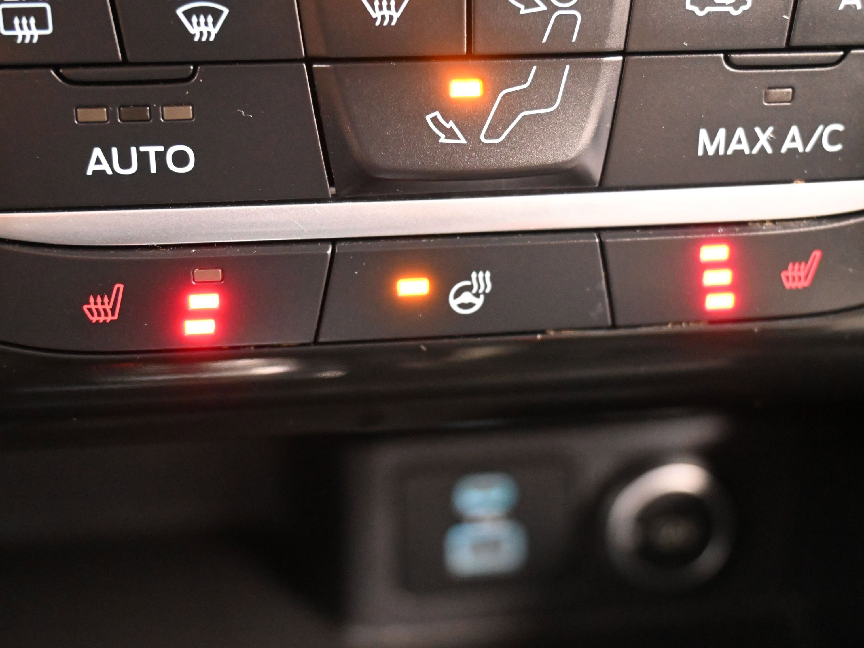 Used 2021 Ford Escape SE w/ Cold Weather Package FWD image 27