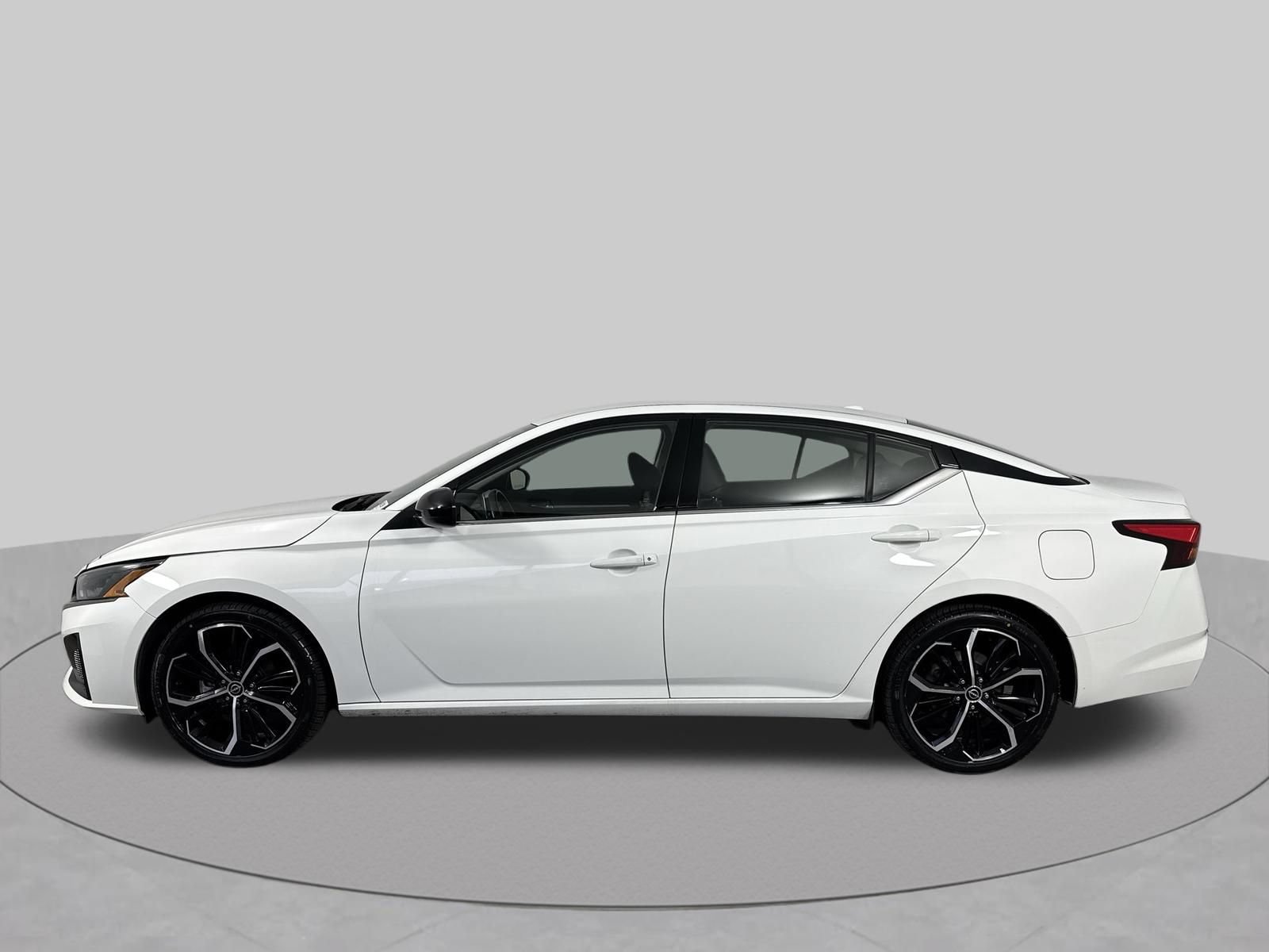 Used 2024 Nissan Altima 2.5 SR FWD image 28
