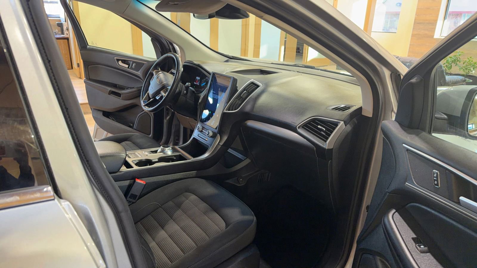 Used 2023 Ford Edge SEL w/ Cold Weather Package image 9