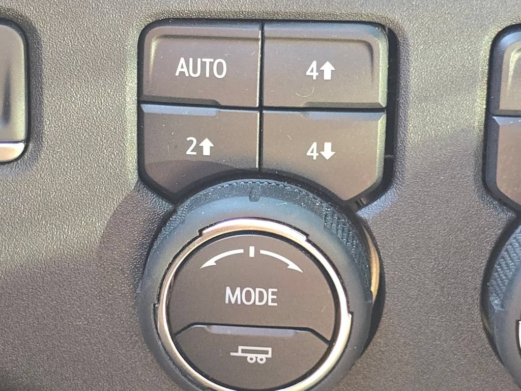Used 2024 Chevrolet Silverado 1500 High Country w/ Technology Package AWD/4WD image 36