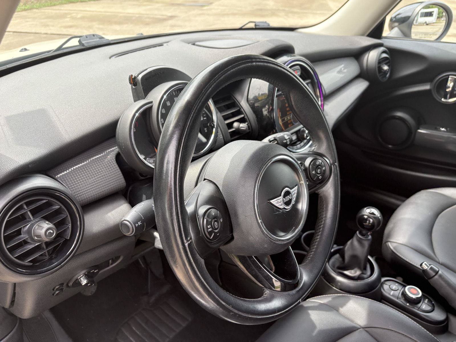 Used 2017 MINI Cooper 2-Door Hardtop FWD image 9