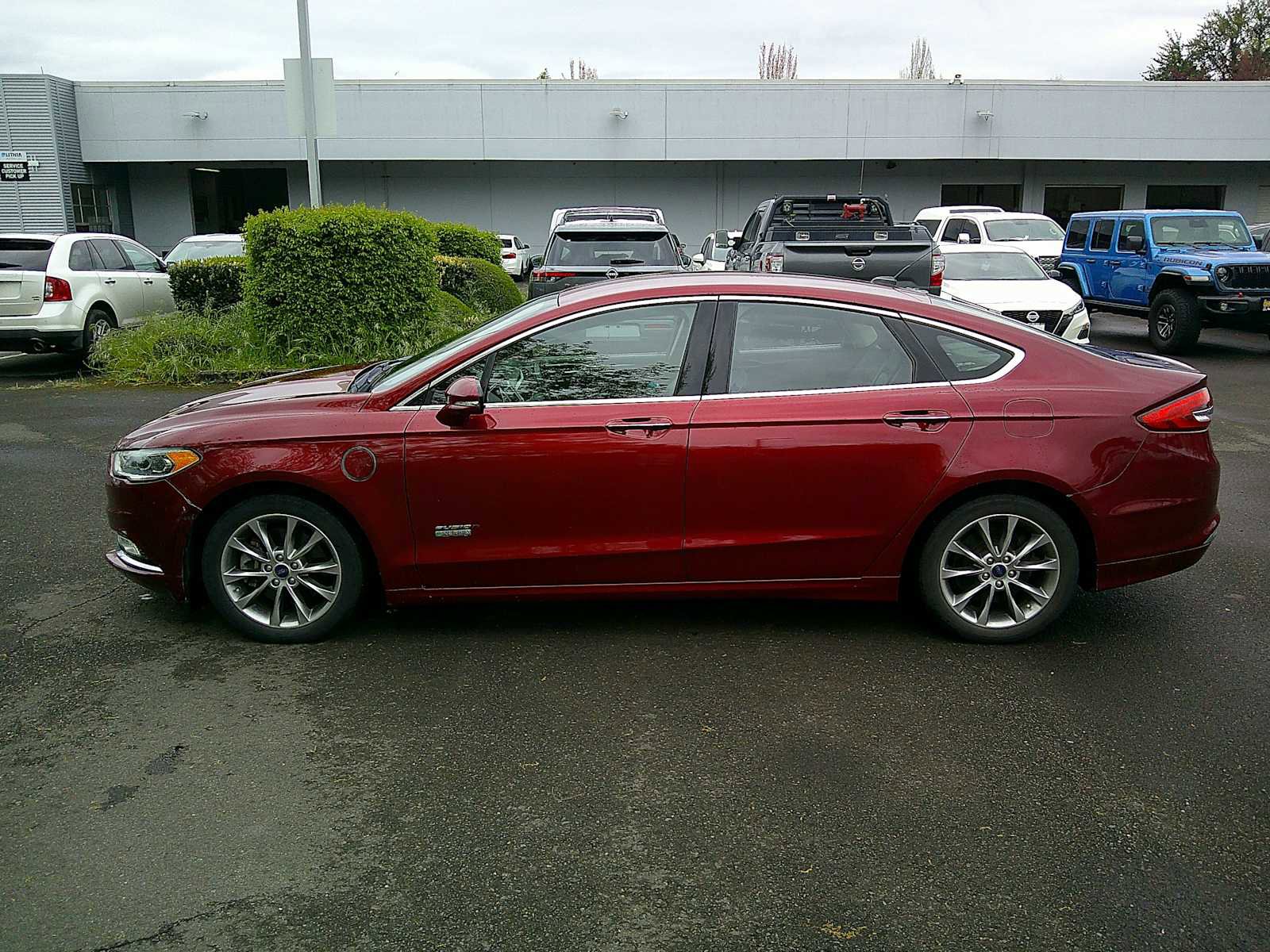 Used 2017 Ford Fusion Energi SE image 2