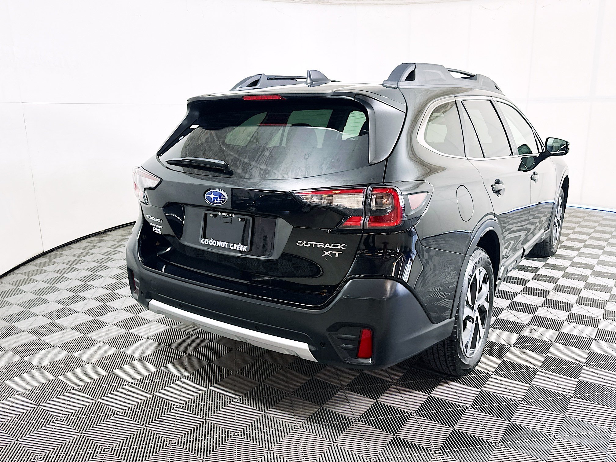 Used 2022 Subaru Outback Limited XT AWD/4WD image 3