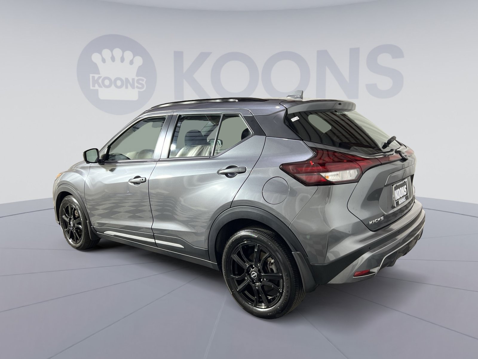 Used 2023 Nissan Kicks SR FWD image 4