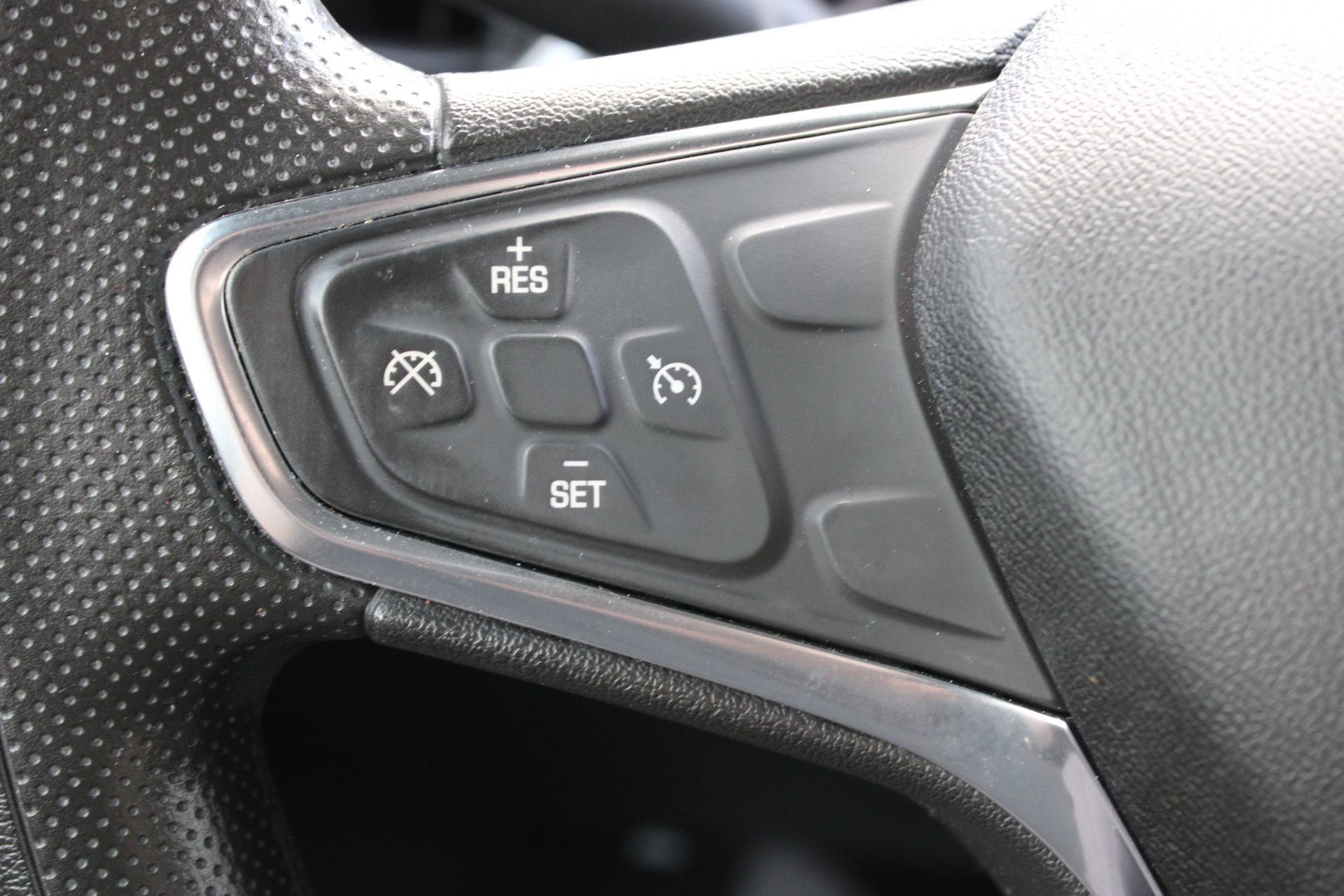 Used 2019 Chevrolet Equinox LT FWD image 25
