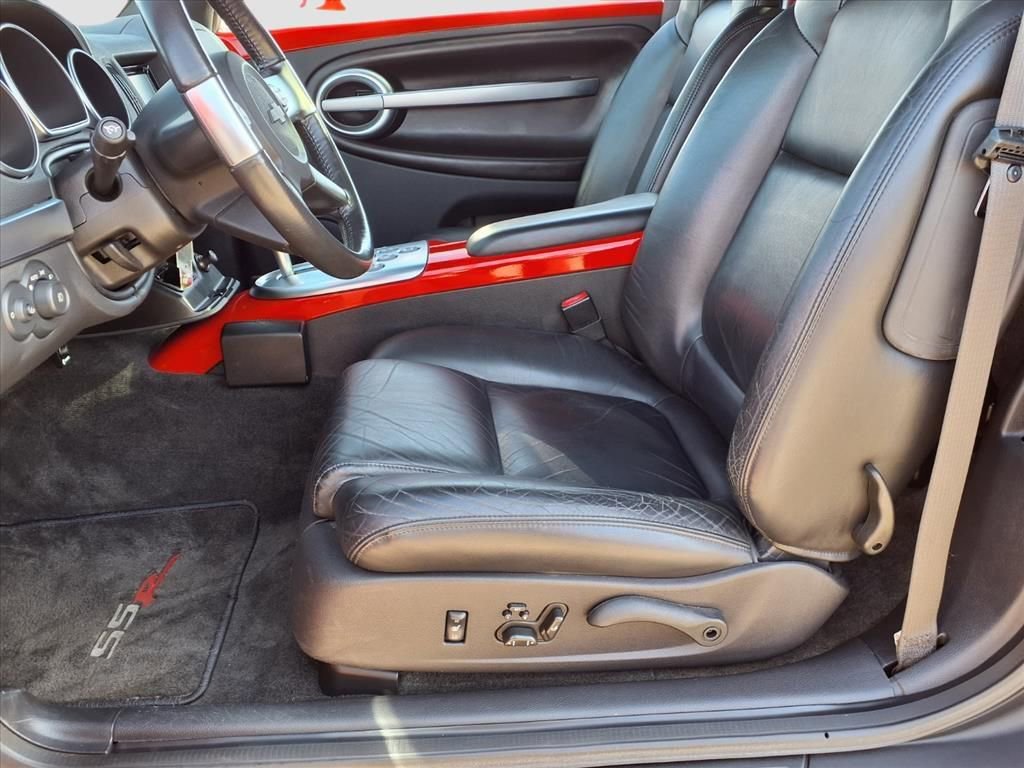 Used 2003 Chevrolet SSR w/ Preferred Equipment Group image 24