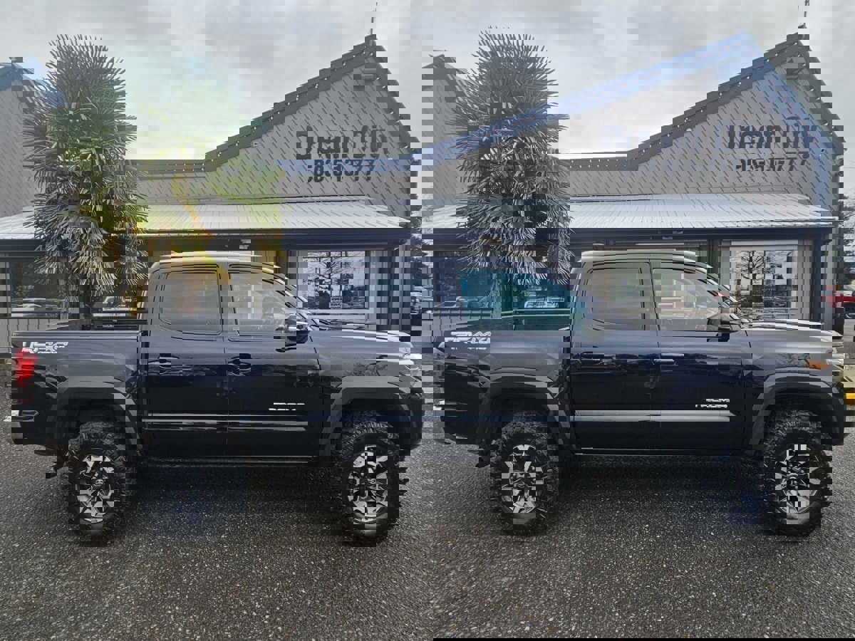 Used 2019 Toyota Tacoma TRD Off-Road image 2