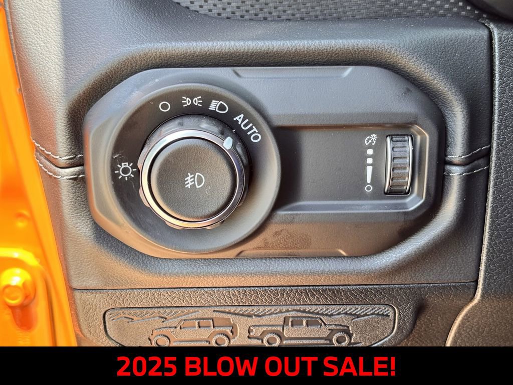 New 2025 Jeep Wrangler Unlimited Rubicon w/ XTREMEE 35" Tire Package image 18