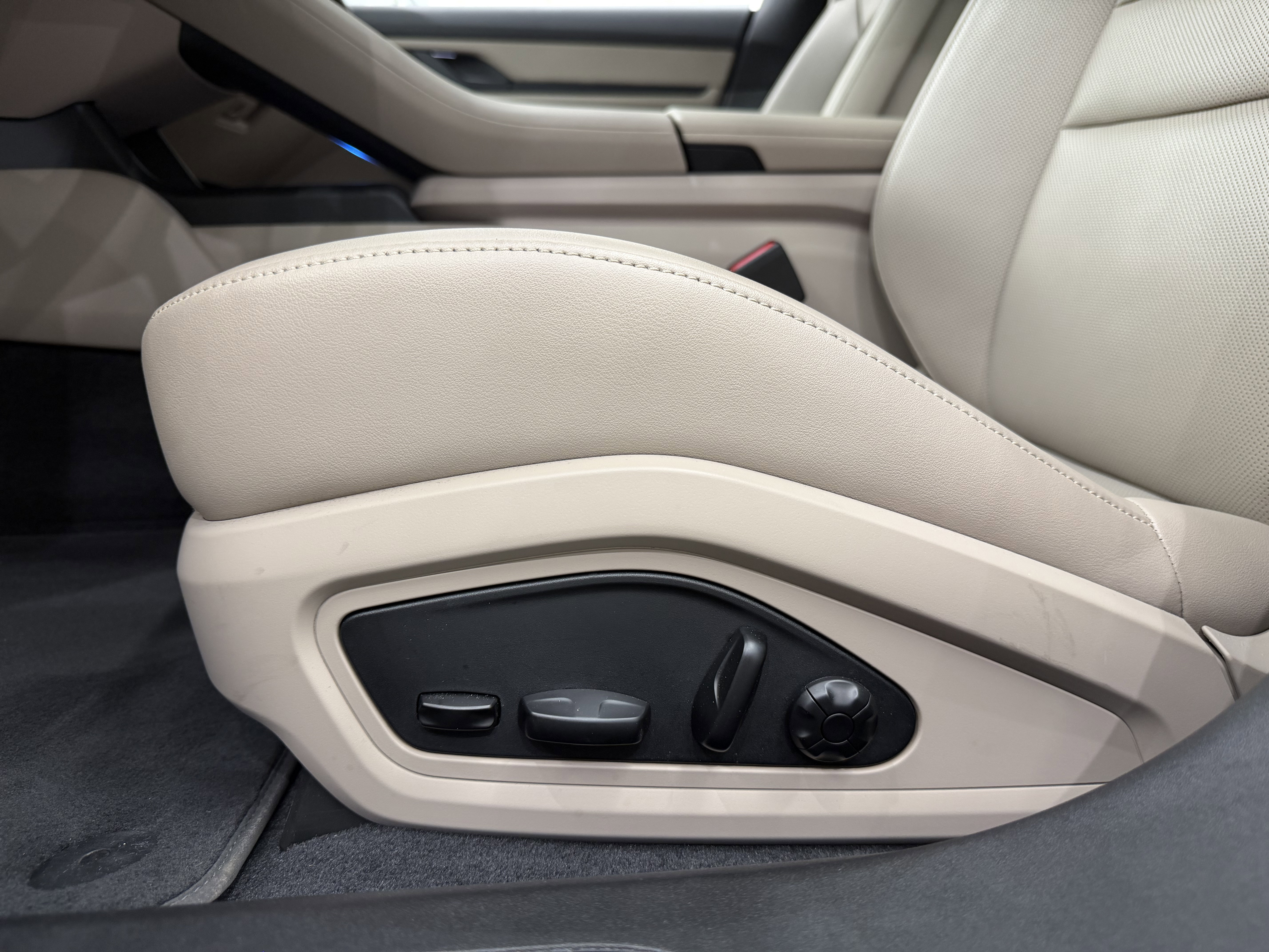 Used 2021 Porsche Taycan 4S image 33