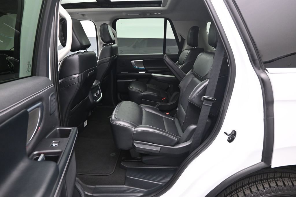 Certified 2025 Ford Expedition Platinum w/ Driver's Package AWD/4WD image 20
