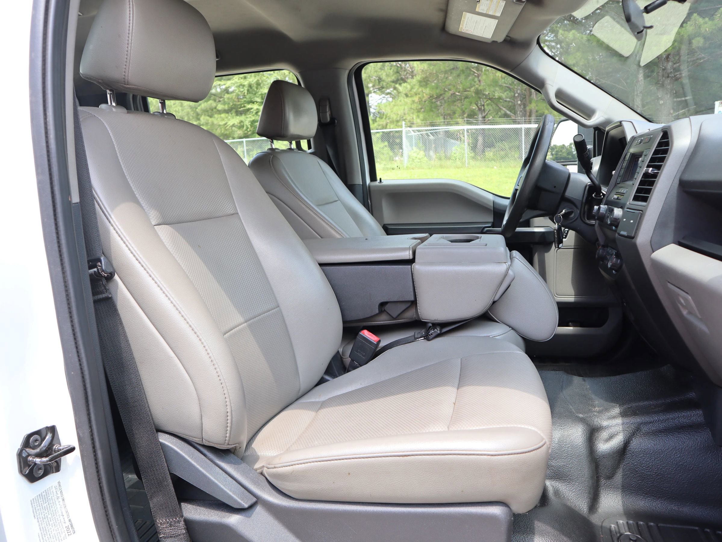 Used 2022 Ford F550 4x4 Crew Cab Super Duty w/ Power Equipment Group image 31