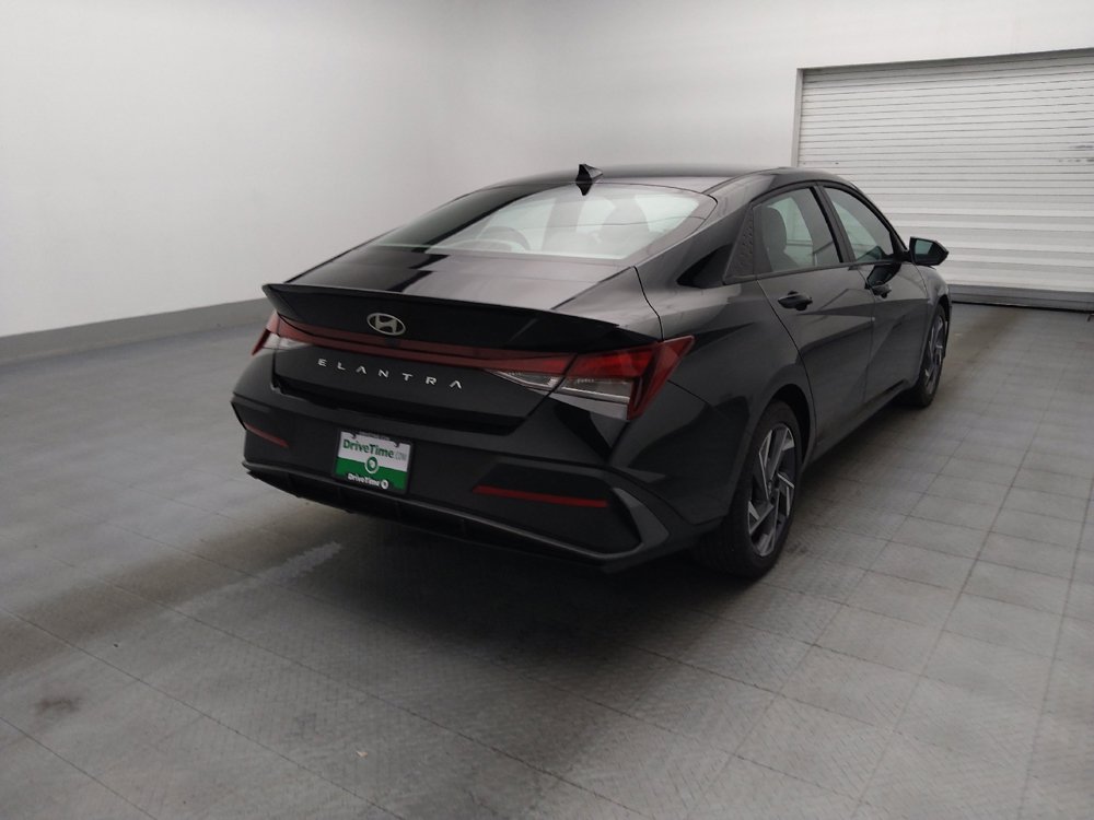 Used 2025 Hyundai Elantra Sport FWD image 9