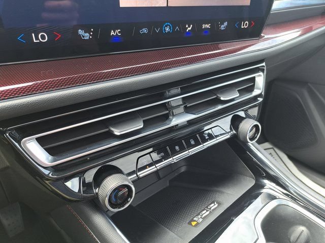 Used 2025 Chevrolet Traverse Z71 w/ Driver Confidence Package AWD/4WD image 17