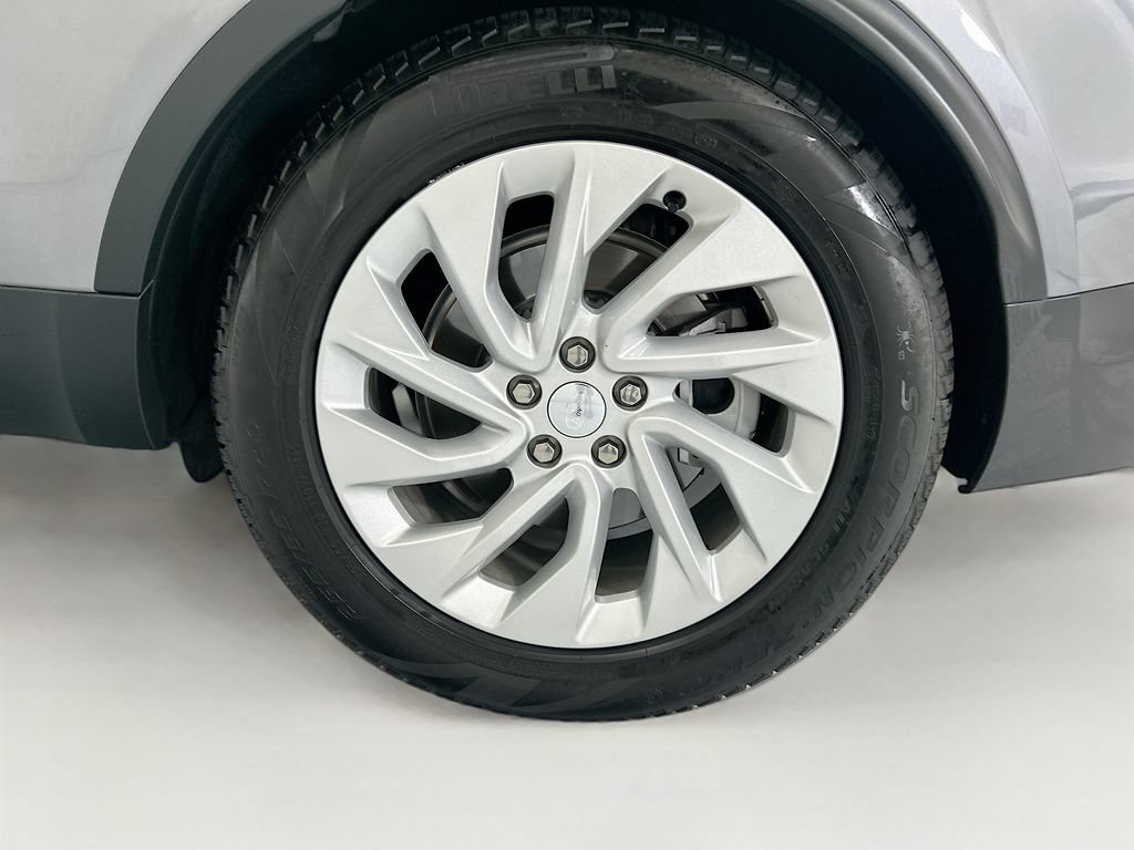 Certified 2025 Land Rover Discovery S AWD/4WD image 30