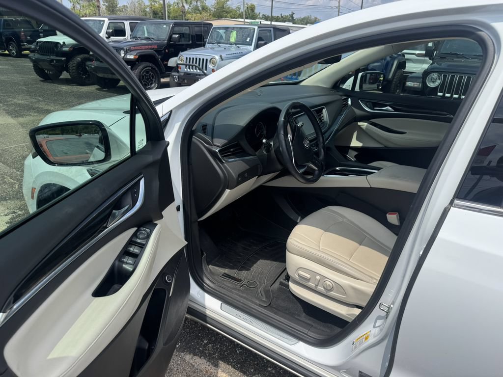 Used 2022 Buick Enclave Essence w/ Experience Buick Package FWD image 11