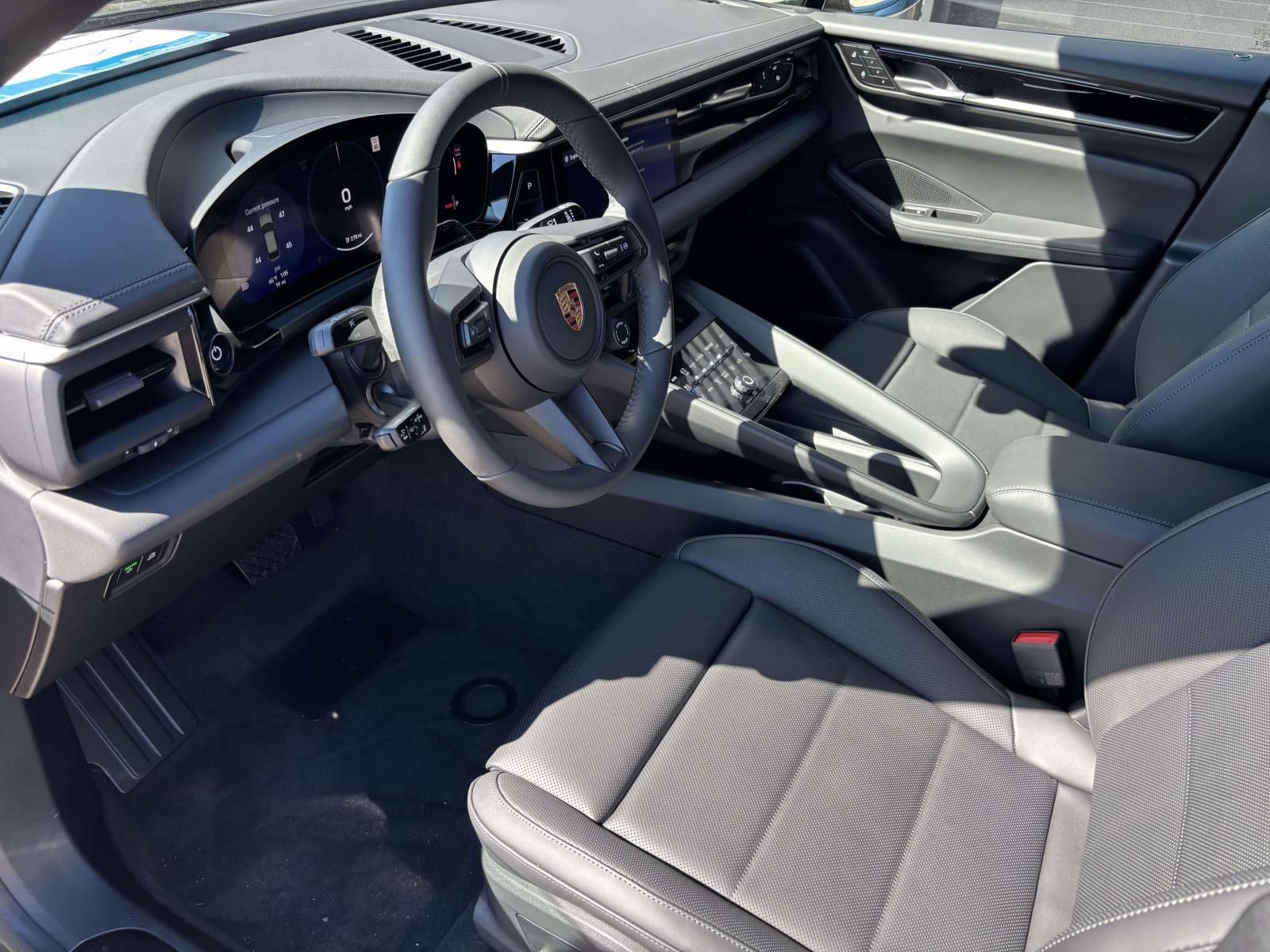 New 2026 Porsche Macan 4 Electric image 17