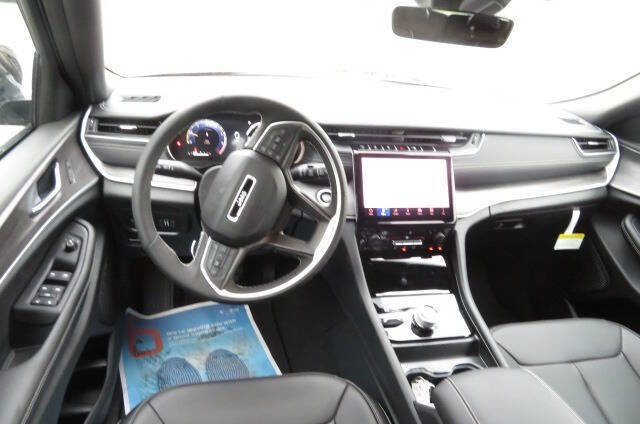 New 2025 Jeep Grand Cherokee L Limited w/ Trailer Tow Package image 15