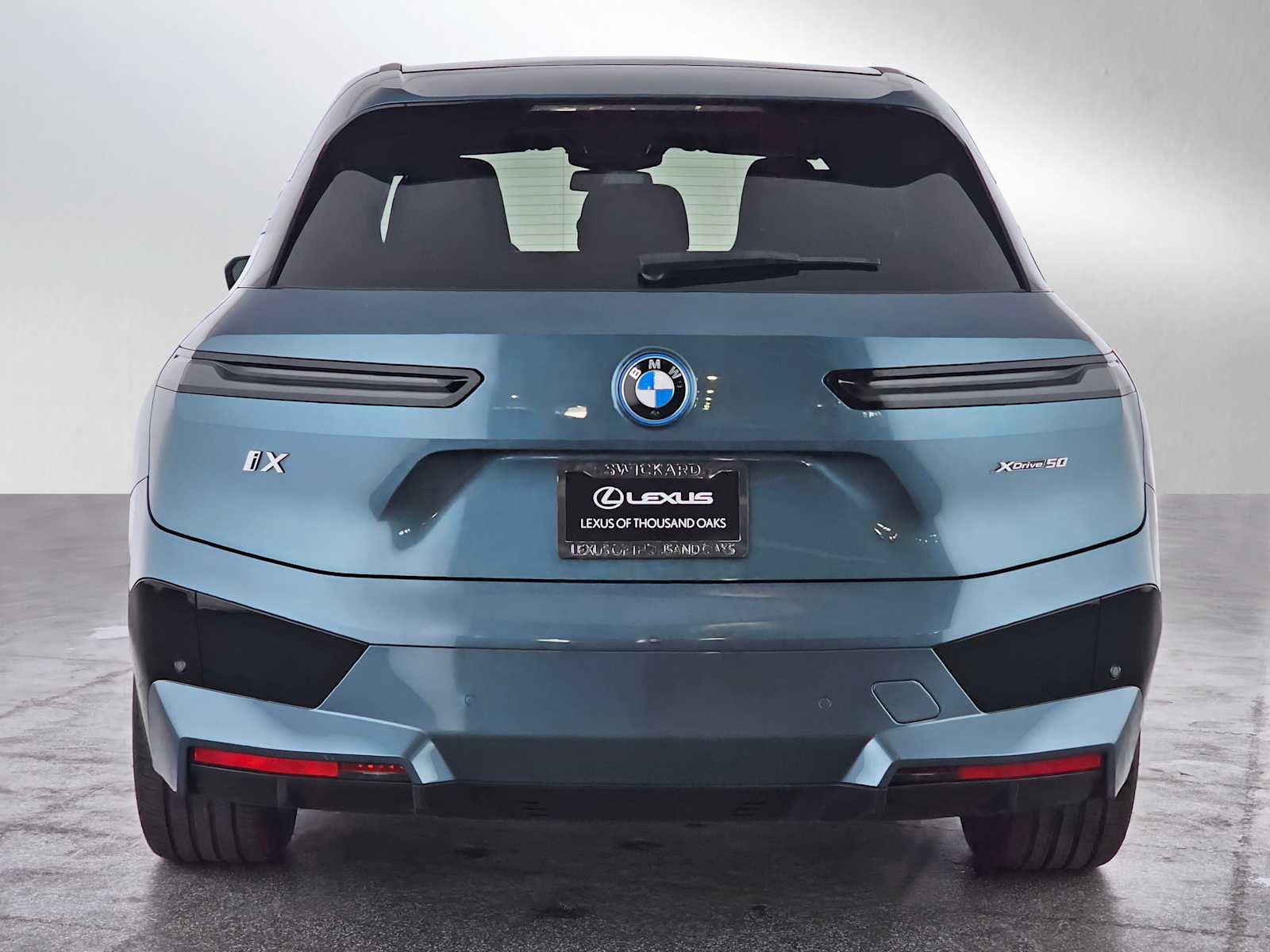 Used 2023 BMW iX xDrive50 w/ Premium Package image 4