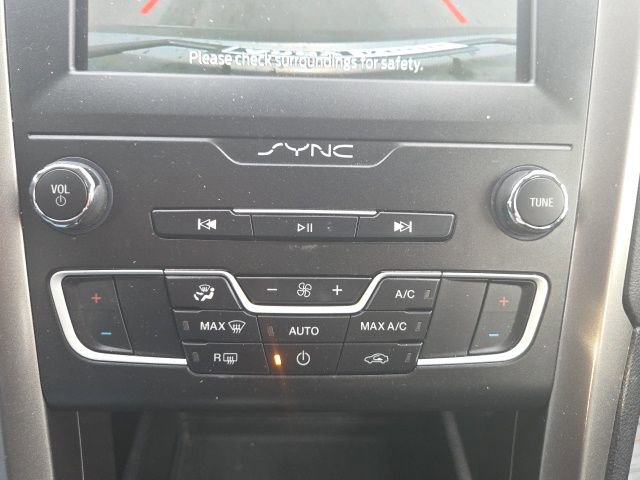 Used 2020 Ford Fusion SE image 28