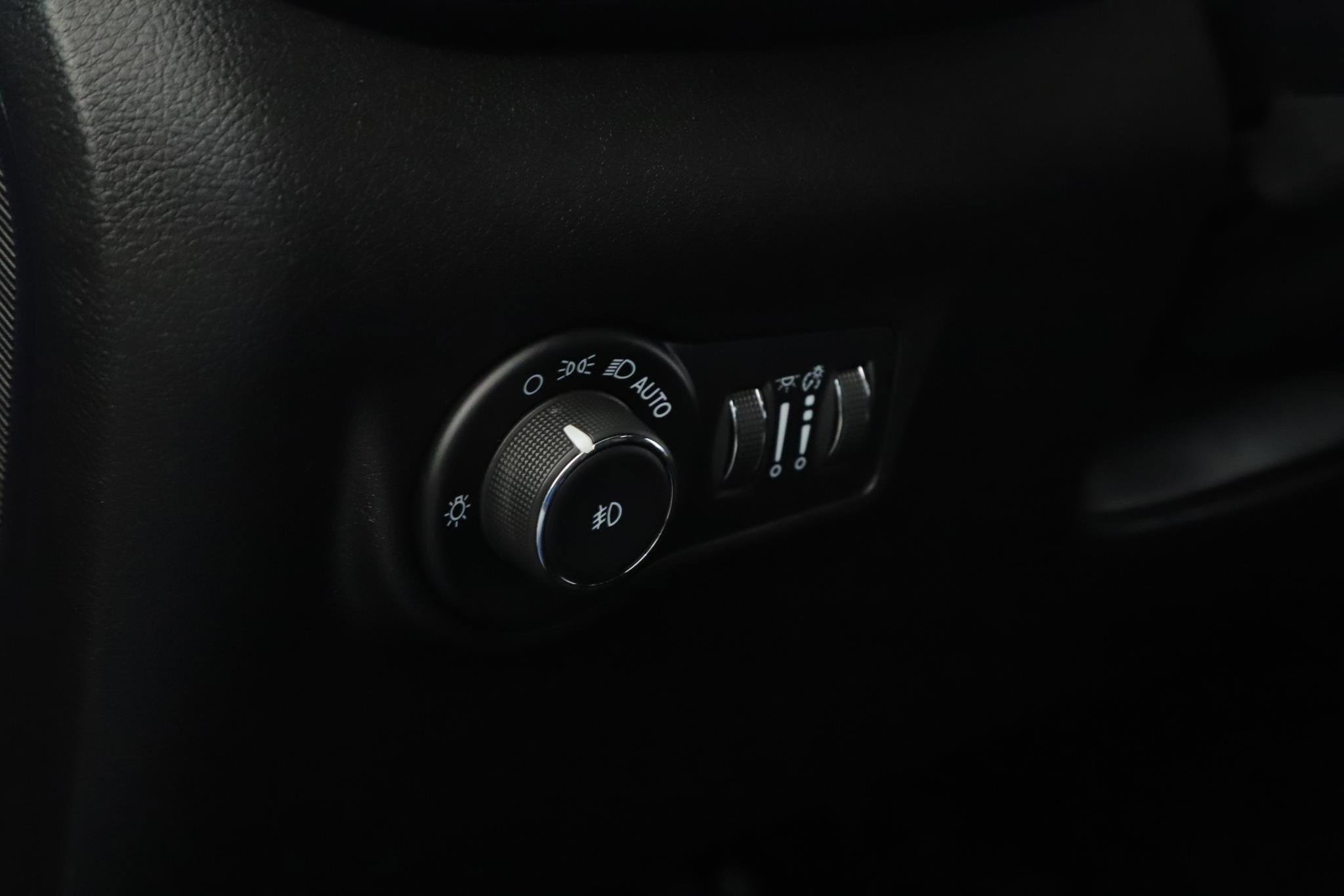 Used 2024 Jeep Compass Latitude w/ Sun and Sound Group image 8