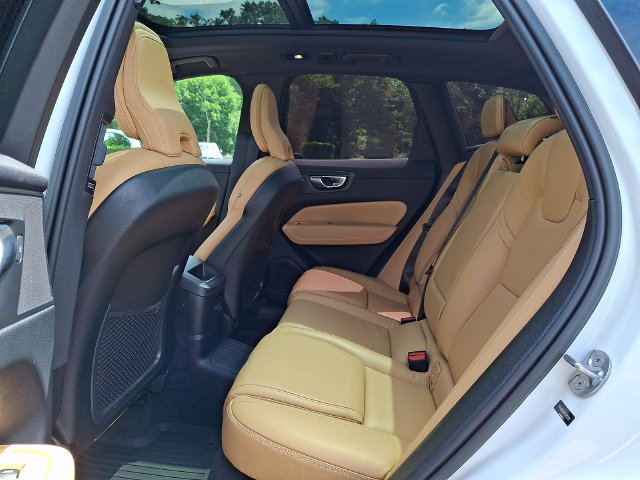 Used 2023 Volvo XC60 T8 Ultimate AWD/4WD image 10